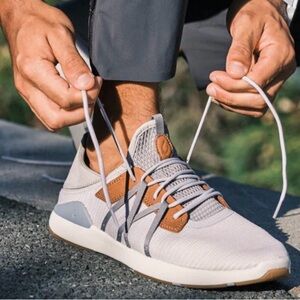 New!!! Mens size 11 OluKai Mio Li in Mist Grey and Poi